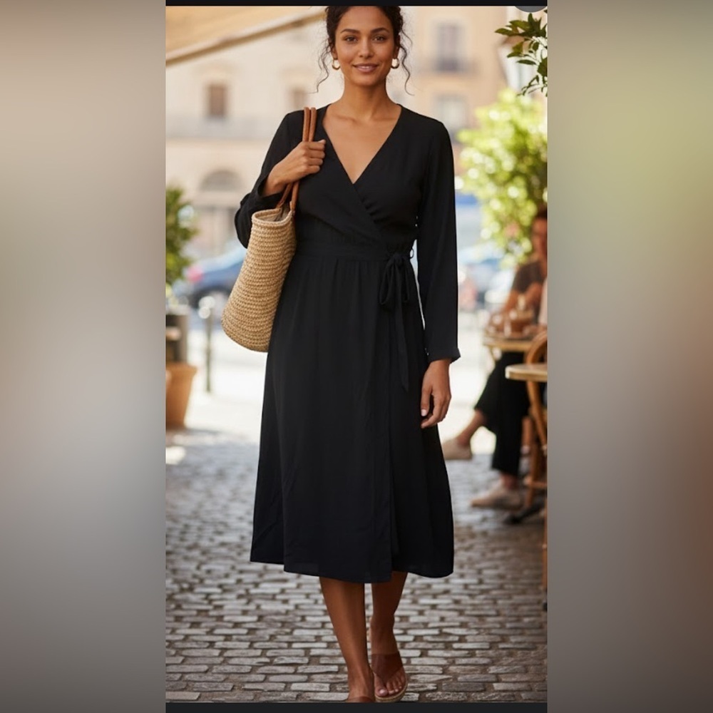 H&M blue womenโs dress size 8 .